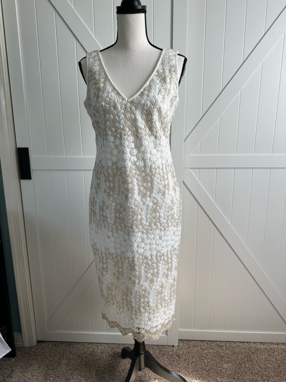 Nicole Miller Ivory Gold Embroidered Lace Sheath Dress Size 4 NWT Wedding Shower